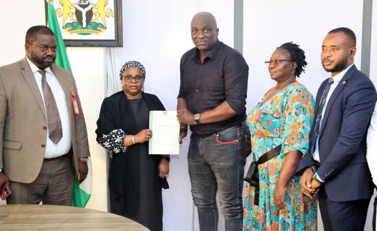 EFCC Hands Over Property Recovered From Fake Spiritualist To Fraud Victim In Ibadan